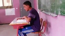 طفل يقرأ القرآن في المدرسة بصوت لا يصدق ما شاء الله لا قوة الا بالله