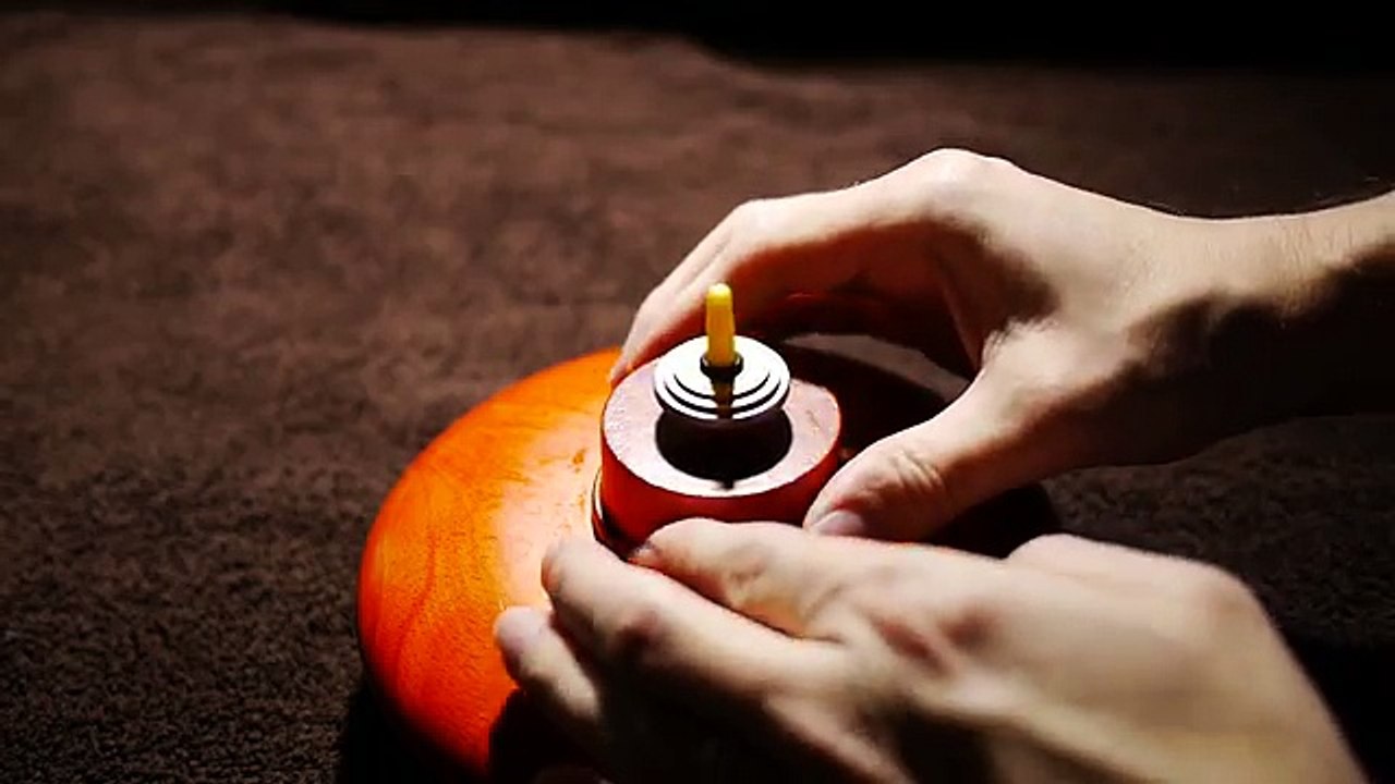 Une toupie en lévitation dans une bulle