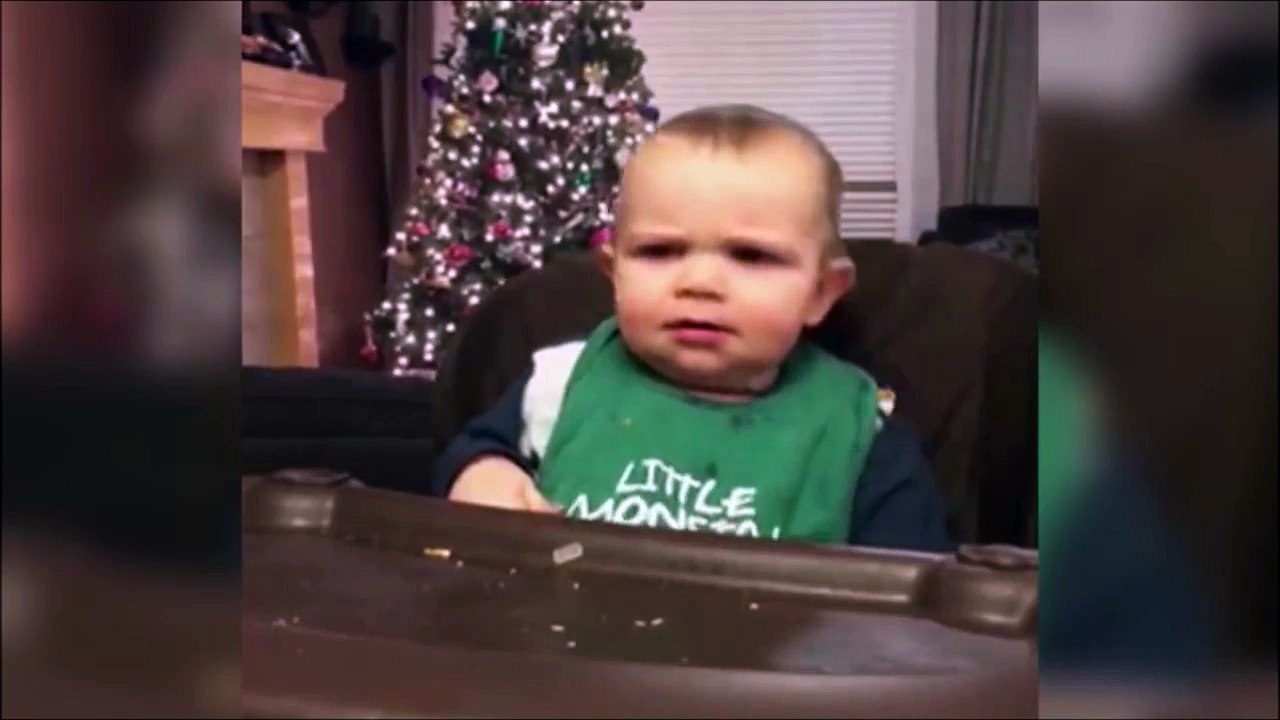 Qui a fait caca dans sa couche! Bébé adorable