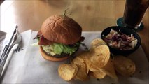 Burger at Harrys Pub Lunch