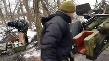 Бойцы АТО ведут огонь по ДНР / Ukrainian military firing