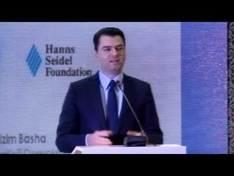 Report TV - Forumi për Liri e Demokraci,Basha: Kemi nevojë për kultin e individit të ri