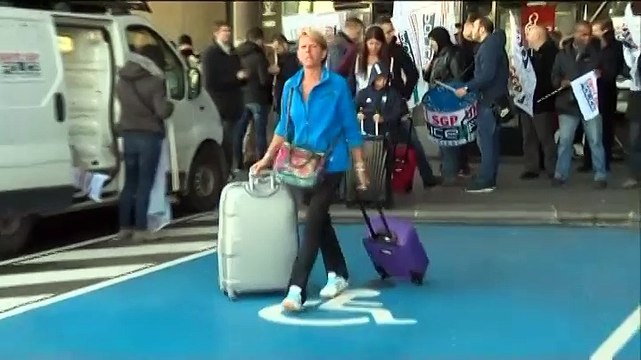 La grève du zèle de la police aux frontières sème la pagaille dans les aéroports parisiens