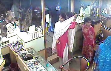 girl thief caught in cctv