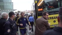 Fenerbahçe Bursa'da Çiçeklerle Karşılandı