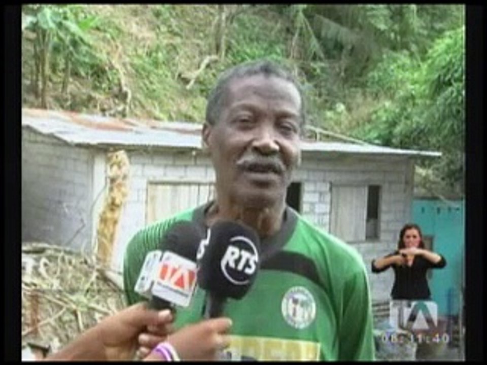 En Esmeraldas cuatro viviendas fueron destruidas por un deslizamiento de tierra