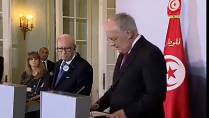 رئيس الجمهورية الباجي قائد السبسي لـ"الرئيس السويسري": كان مبرمجا ان نتحدث نحن الاثنين بالفرنسية لكن وبما أنكم تحدثتم بل