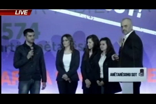 Mesuesi nxjerr blof Kryeministrin: PS me futi ne pune. Rama: S'eshte si kujtoni