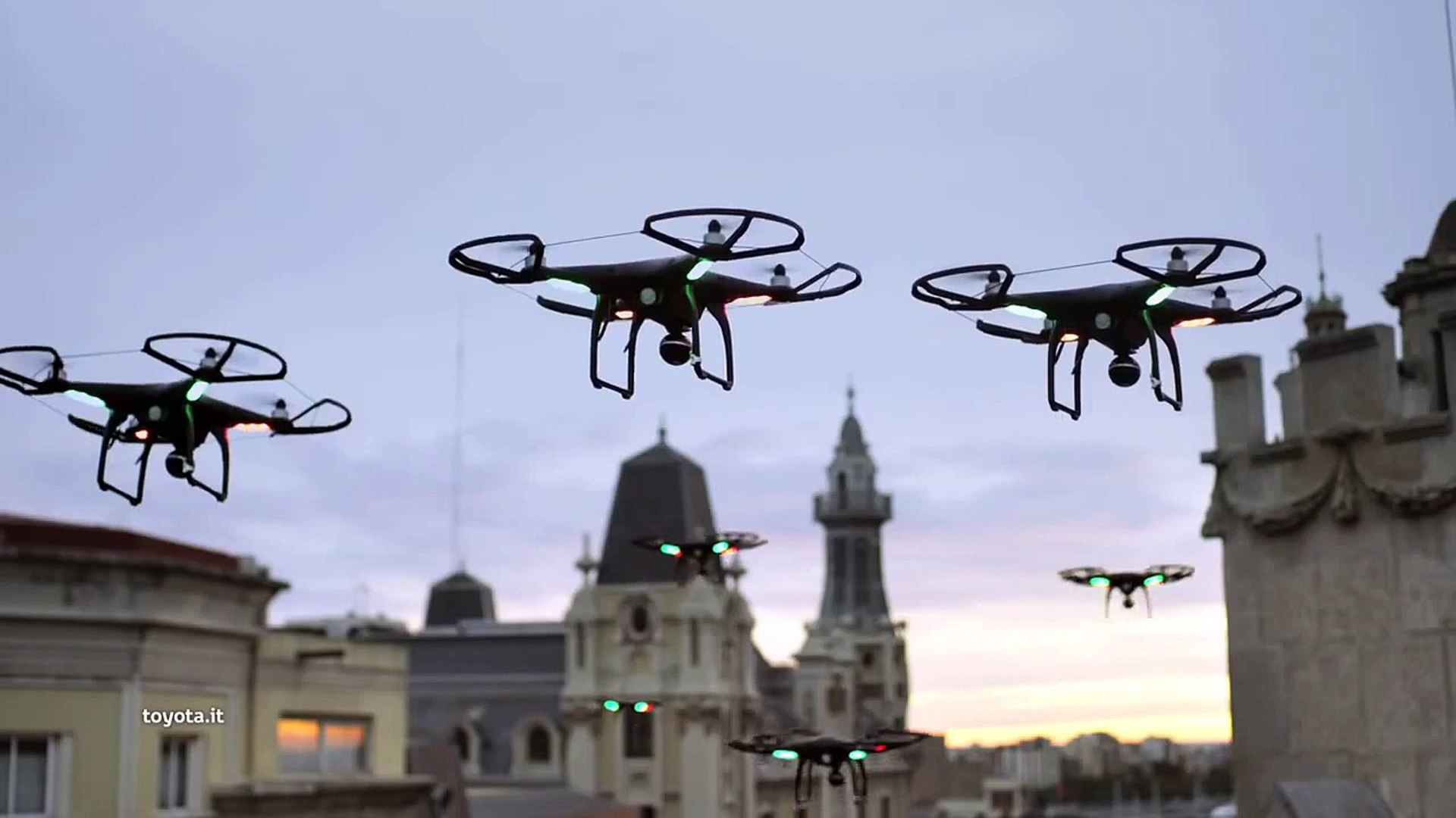 Музыка и видеоролик из рекламы Toyota RAV4 - Dron (2014)