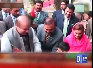 PM asking questions from students in Islamabad's school (2)