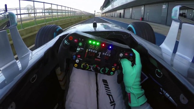 ¡Súbete con Nico Rosberg al nuevo Mercedes W07!