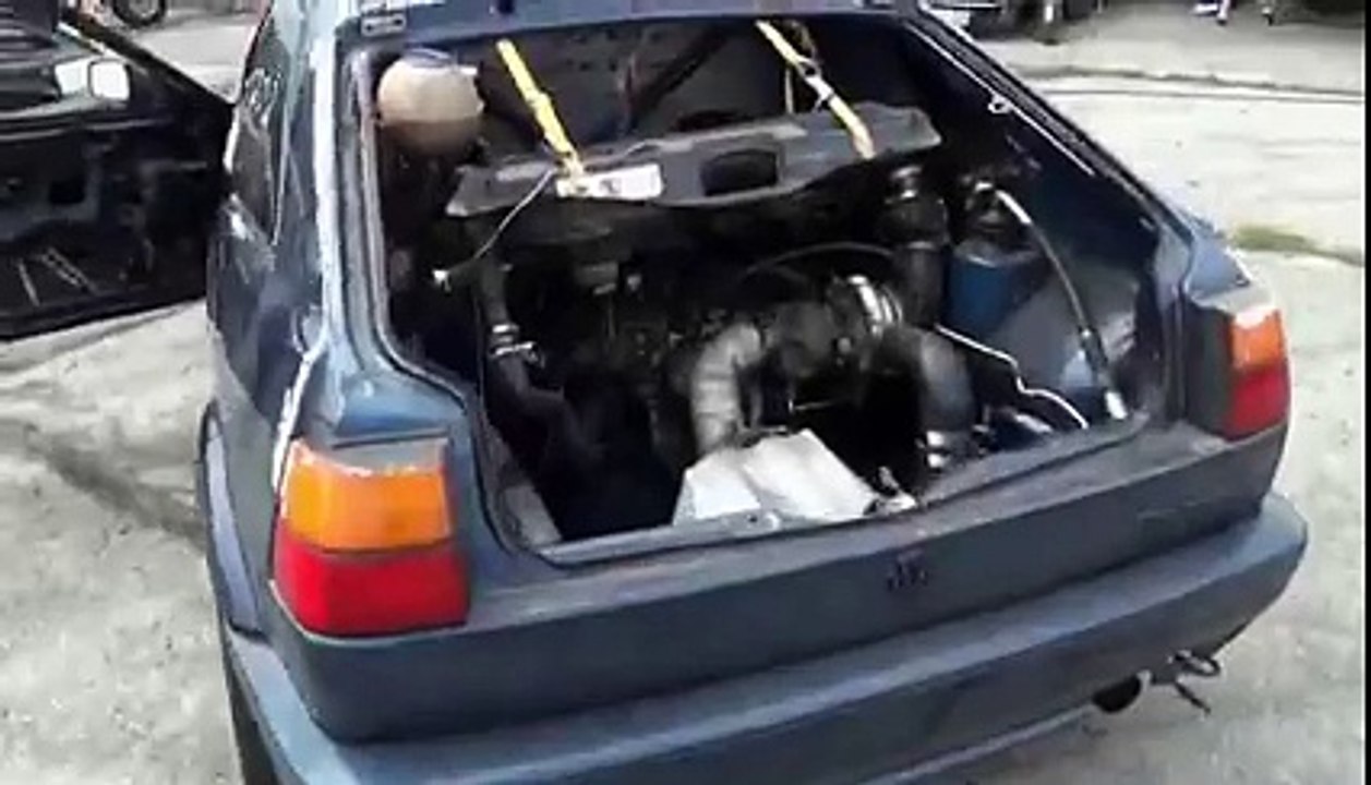 VW corrado vr6 Biturbo, motor traseiro VS uma motorizada 50cc!
