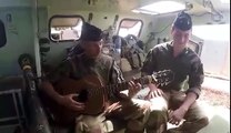 Mission militaire au Mali résumée en chanson avec 2 soldats Français