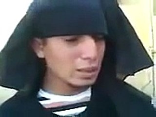 ليبيا القبض علي تونسي يرتدي نقاب بالله تفرجو على العجب !!