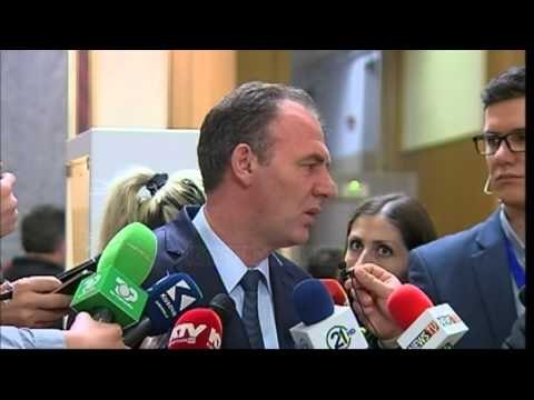 Gaz dhe kundërgaz, bllokohet me dhunë seanca - Top Channel Albania - News - Lajme