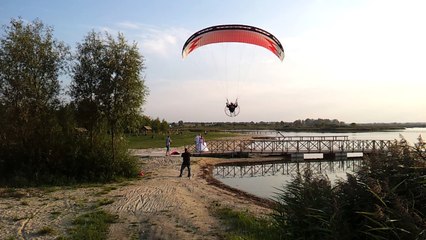 Insane Paraglider under beautiful polish lake gives crazy show