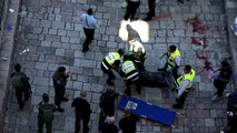 قتل فلسطيني طعن اسرائيليين واصابهما بجروح في القدس