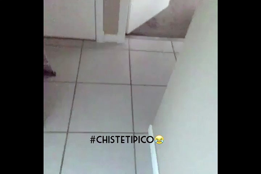 Sorprendido por su mama y lo graba para sus amigos en descuido