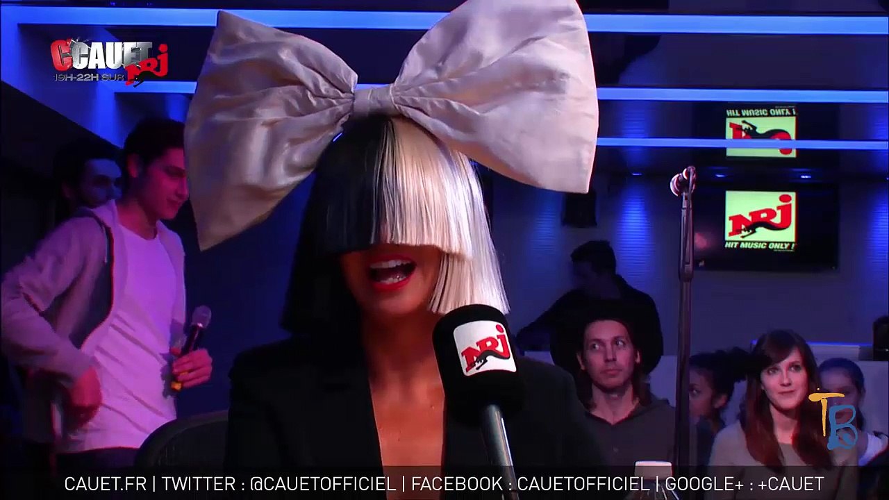 La chanteuse Sia explique pourquoi elle cache toujours son visage
