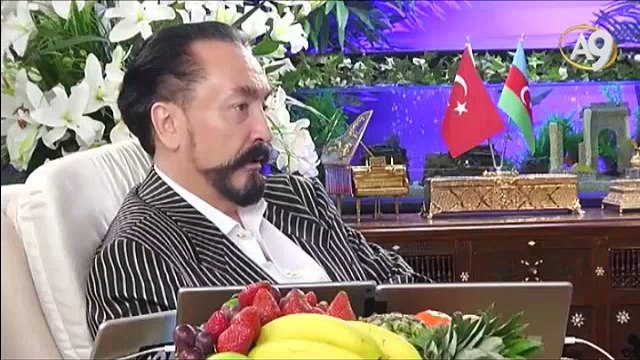 L'Interview d'Adnan Oktar en direct sur A9 TV avec la traduction simultanée (09.02.2016)