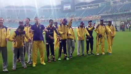 Quetta Gladiators thanking their fans after qualifying for the final of PSL