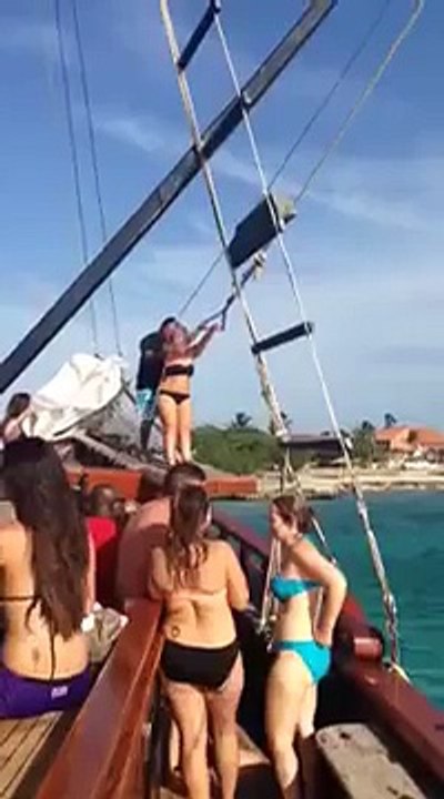 Girl Fails at Rope Swing