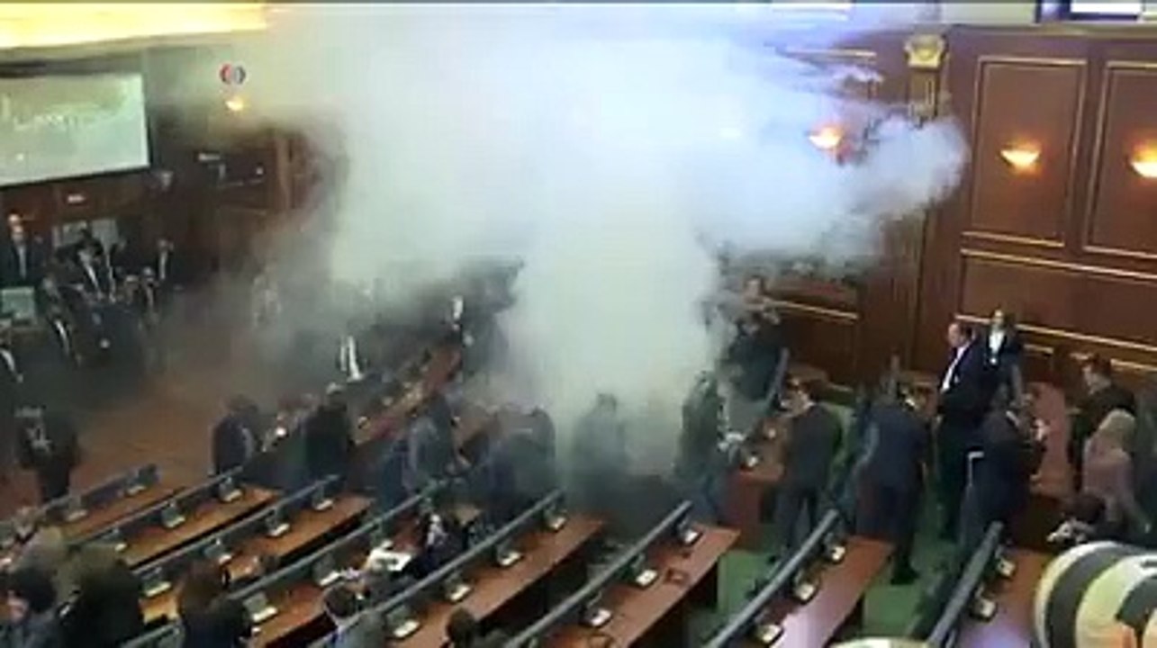 Video Deputetes kosovare i gjendet bombul gazi lotësjellës n