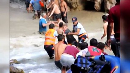 Saklıkent kanyonunu sel bastı: 1 ölü, 8 yaralı