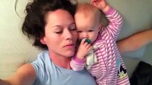 Dünyanın En Güzel Uyandırma Servisi Küçük Bebek ve Annesi