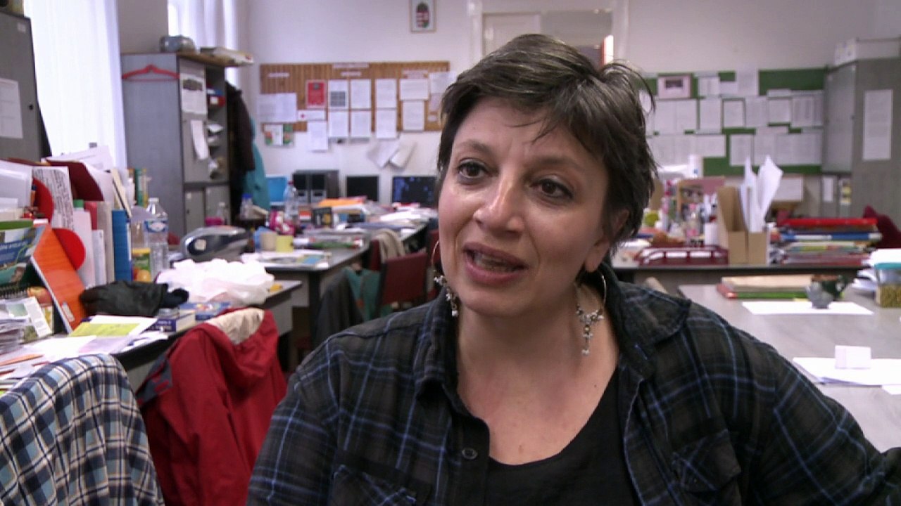 Hongrie: profs et élèves en chemise à carreaux contre Orban