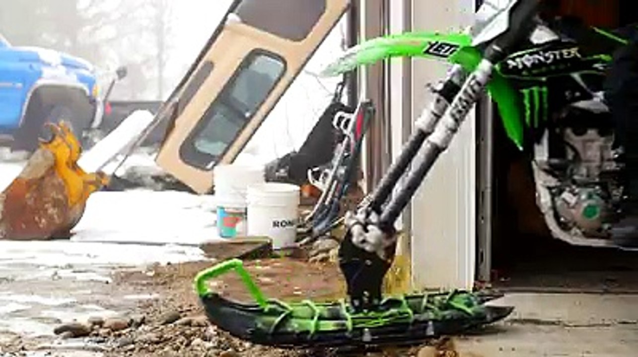 Premier Backflip en Snowbike