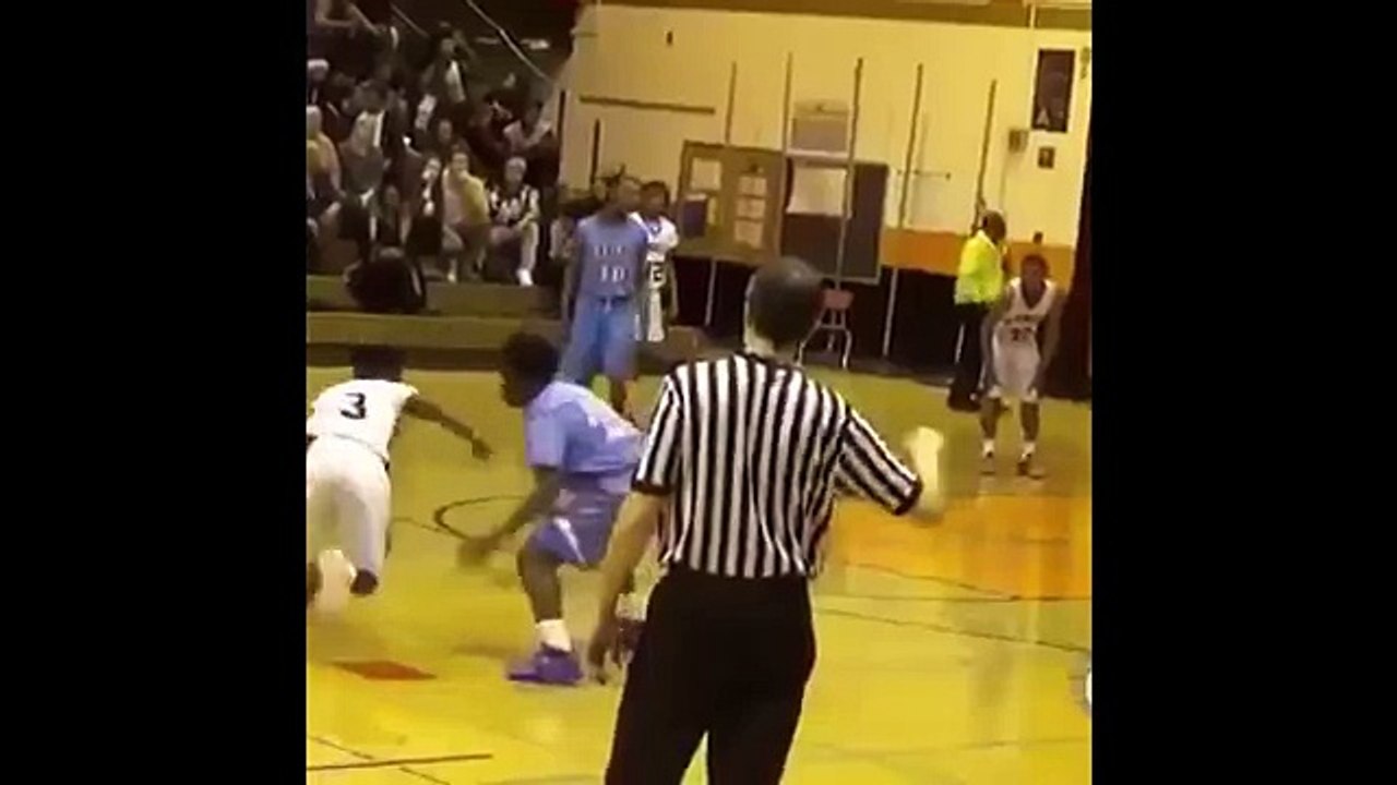 5'5" HS guard Melvin Lee throws down a thunderous dunk!