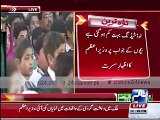 PM Nawaz Sharif Received Chit During Address at Izzan Khan Public School