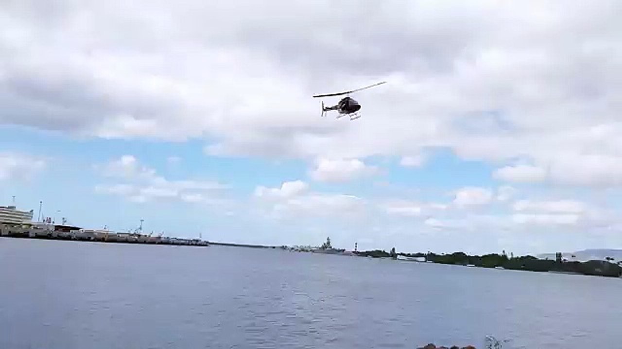 Helicopter Crash Pearl Harbor 2/18/16 10:15 am ORIGINAL Eyewitness (FULL HD)