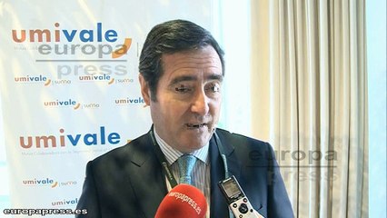 CEOE pide a los partidos moderados que hablen