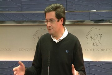 El PSOE ve una "ocasión de oro" para echar al PP