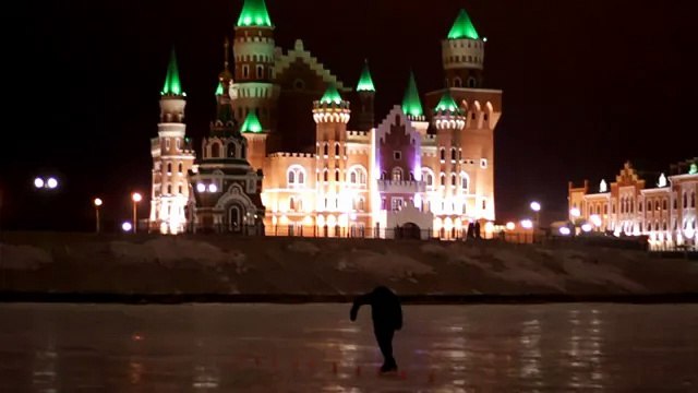 Ночное катание на коньках на реке. Йошкар-Ола 2014