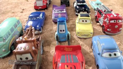 カーズ　トミカ　みんな集まれ！大回転パーキング