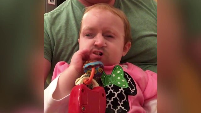 Un bébé bourré - Face Swap flippant!