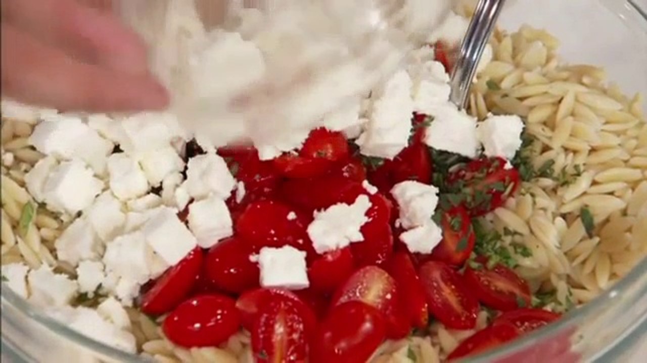 Orzo Salat mit Feta und Oliven1