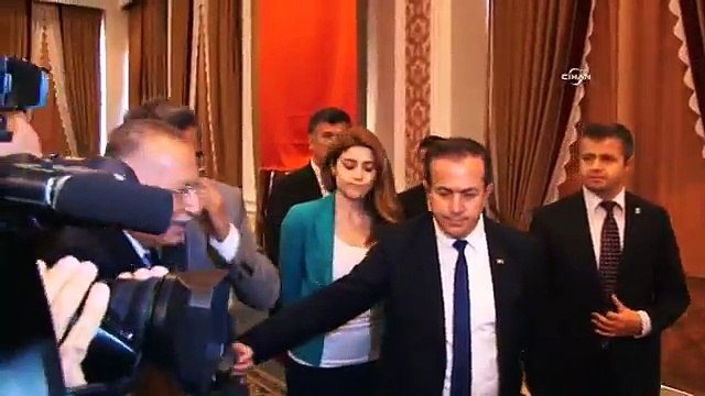 İhsanoğlu, ailesiyle birlikte basına poz verdi
