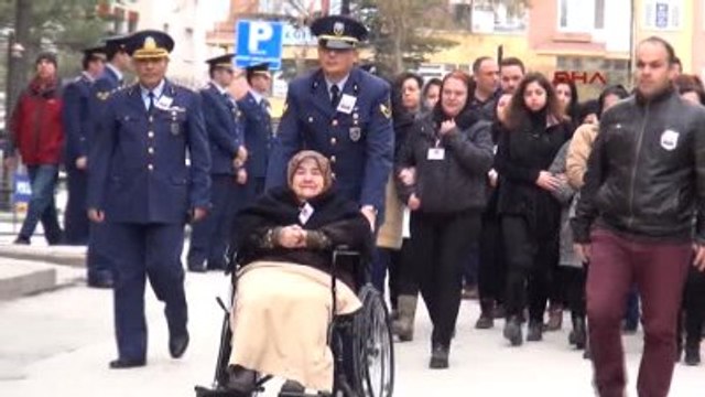 Eskişehir - Ankara'daki Bombalı Terör Saldırısında Ölen Sivil Memur Eskişehir'de Toprağa Verildi
