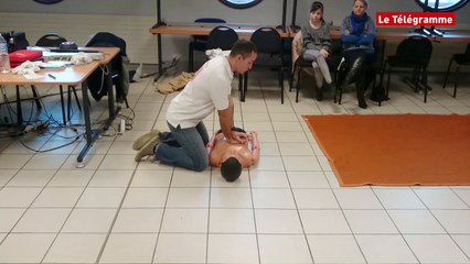 Morbihan. Premiers gestes qui sauvent : le préfet s'initie aussi