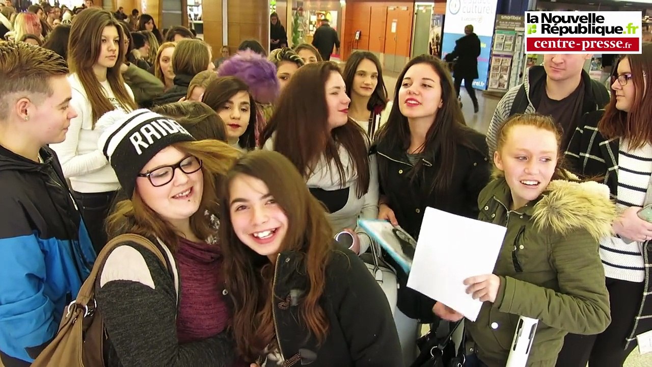 VIDEO. Poitiers : le chanteur Ma2x rencontre ses fans
