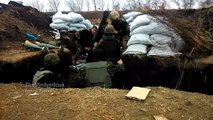 Минометный расчет сил АТО ведет огонь / Ukrainian army mortar fire on the militias