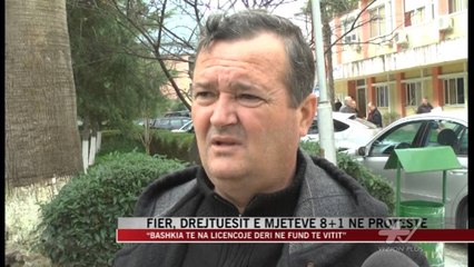 Protestojnë drejtuesit e mjeteve 8+1 - News, Lajme - Vizion Plus
