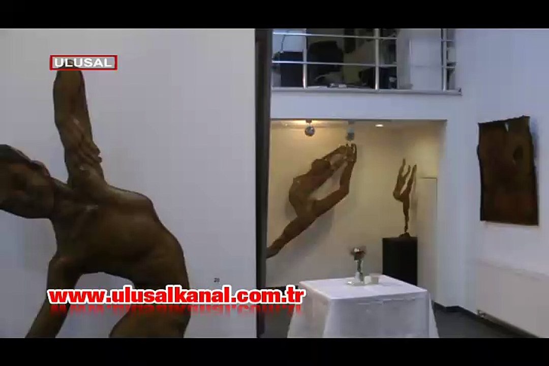 Sanatçı Akif Şenoğlu deri rölyef çalışmaları sergisini açtı