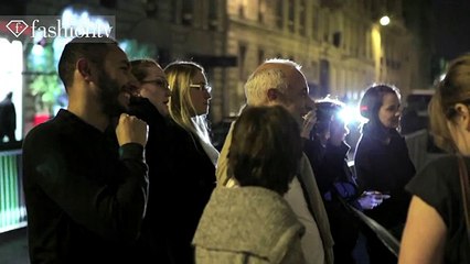 Сексуальная голограмма в витрине магазина