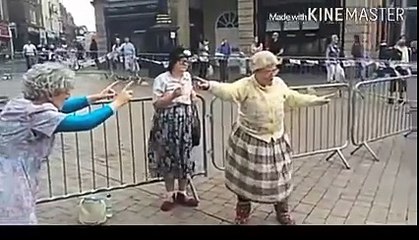 FETELE DIN MANELE - MORI DE RAS