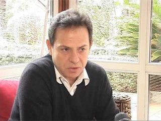 TENORI SHQIPTAR AGIM HUSHI RREFEN NGERCIN ME INSTITUCIONET SHQIPTARE LAJM